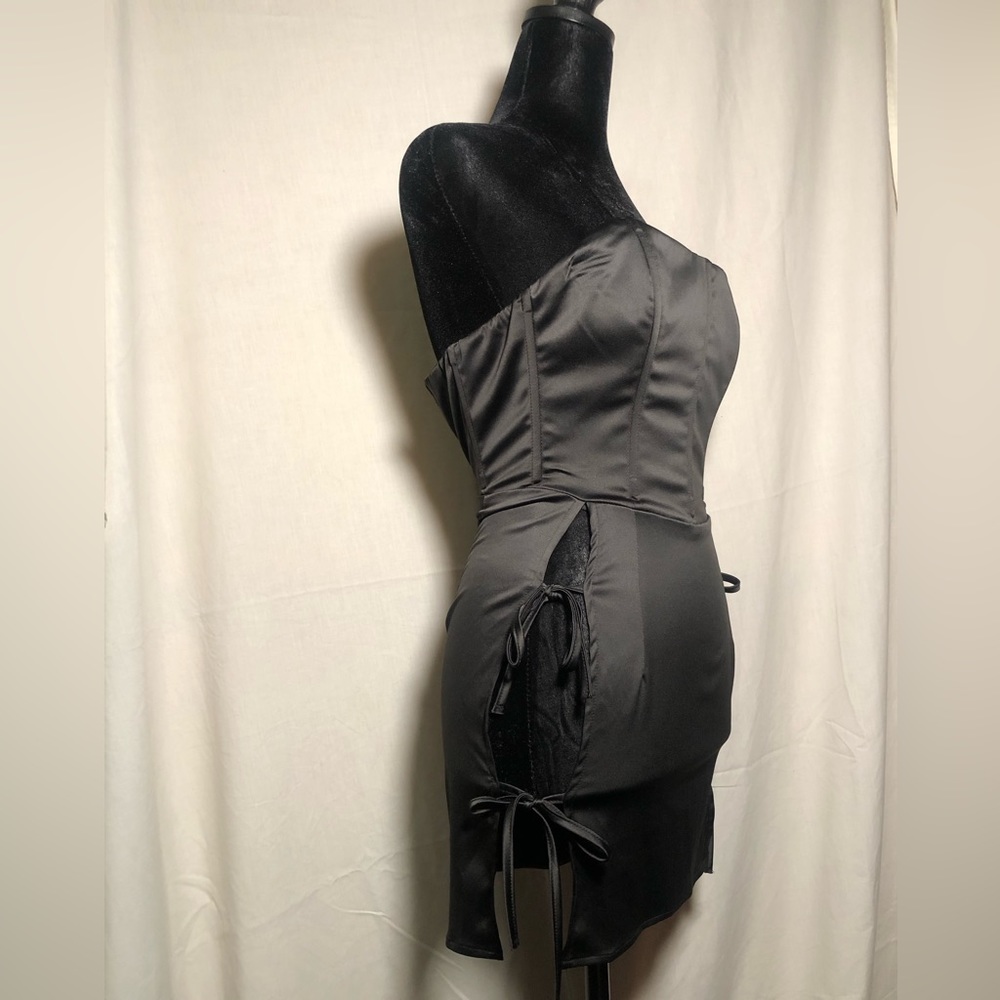 Satin Little Black - Picture 3 of 11
